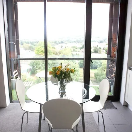 2 Bedroom Near Airport Lägenhet