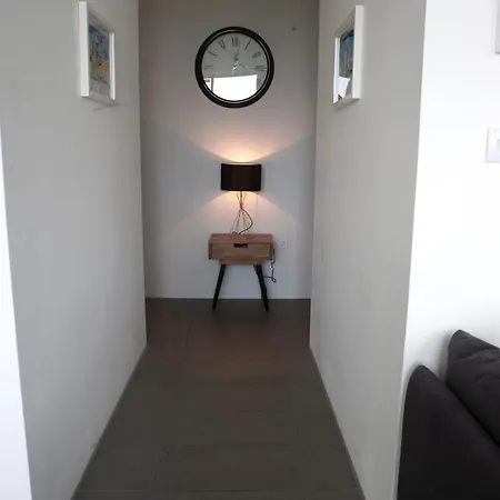 2 Bedroom Near Airport Lägenhet