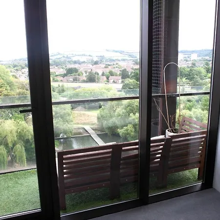 Lägenhet 2 Bedroom Near Airport *