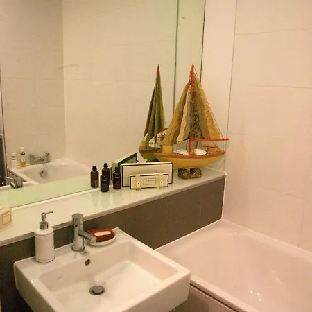 公寓 2 Bedroom Near Airport *